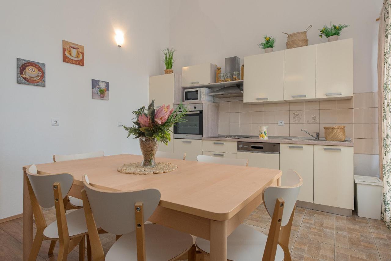 Apartment Tomislav Vir Εξωτερικό φωτογραφία