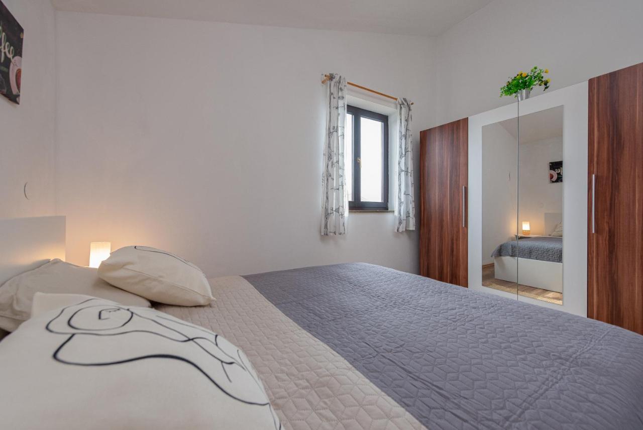 Apartment Tomislav Vir Εξωτερικό φωτογραφία